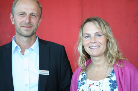 Festfixaren Stefan Brinc och arenans VD Maya Olsson välkomnade gästerna.