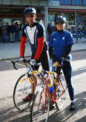 Laddade. Nicklas Ivarsson och Åsa Westerberg strax före loppet. Nicklas tvingades senare bryta p g a av dubbelpunktering.