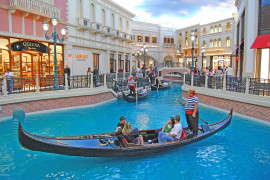 Gondoltur inne i The Venetian.