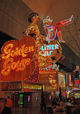 Kultneon och moderna videoskärmar på Fremont Street, Las Vegas.