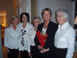 Kunglig service på slottet: Elisa Harju, Jasmine Mossberg (nya husfrun), Ulla-Britt Landin, Inger Dolk och Gullan Blomquist (Foto Torbjörn Edlund)