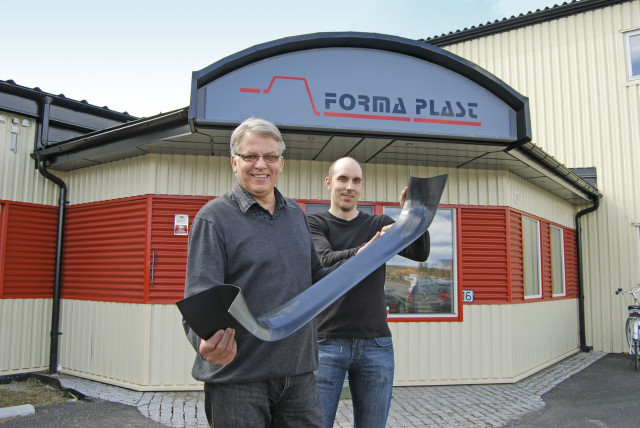 Åke Hålén och Rickard Karlsson på Forma Plast lanserar vakumpressade skarvskydd.