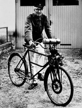 Åke Jern, ingenjör och bosatt i Saltsjöbaden var brorson till konstruktören Emil Jern. På 1960-talet kom han över en Colibricykel som han renoverade