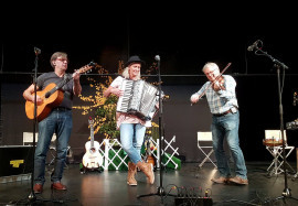 Jens Kristensen, Tina Ahlin och Östen Eriksson repeterar. Foto: Carina Lindqvist