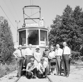 1972Fr.v. Kalle Candén, Einar och Ann-Mari Carlsson, Sixten Andersson, Sigfrid Landqvist med fru, Stanley Lindberg och Robban Robert Bergmark, sittande fr.v. Leif Holmgren och Björn Norrmén. De äldre är gamla spårvagnsförare/bussförare från Gävl